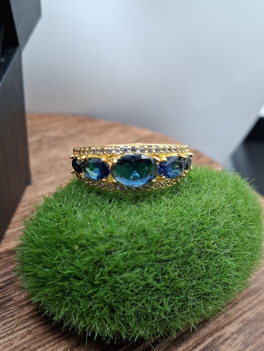 Ring with Blue Gem Oval Stones Size 9 R918